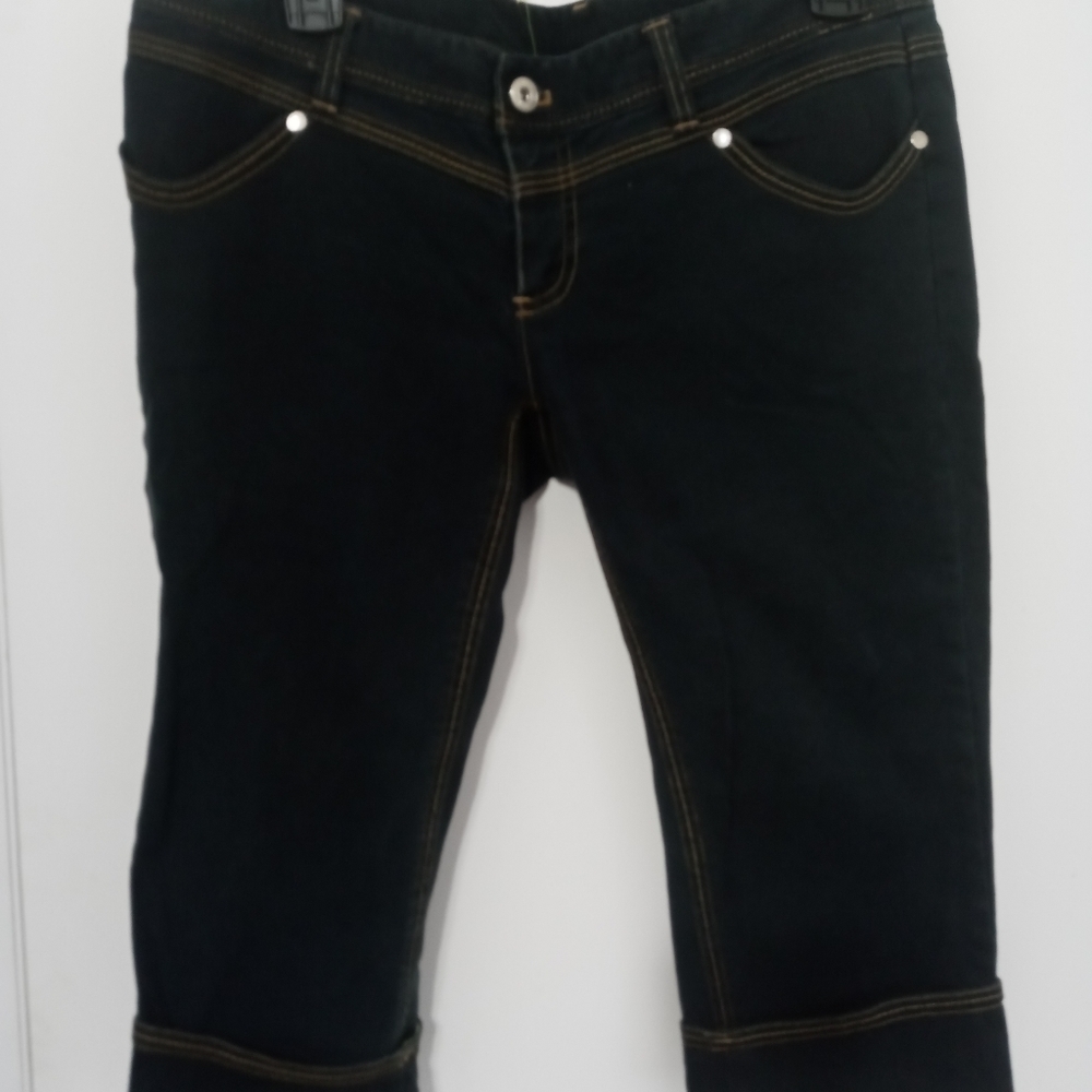 JLo women's Capri Stretch Jeans with pockets in front and back